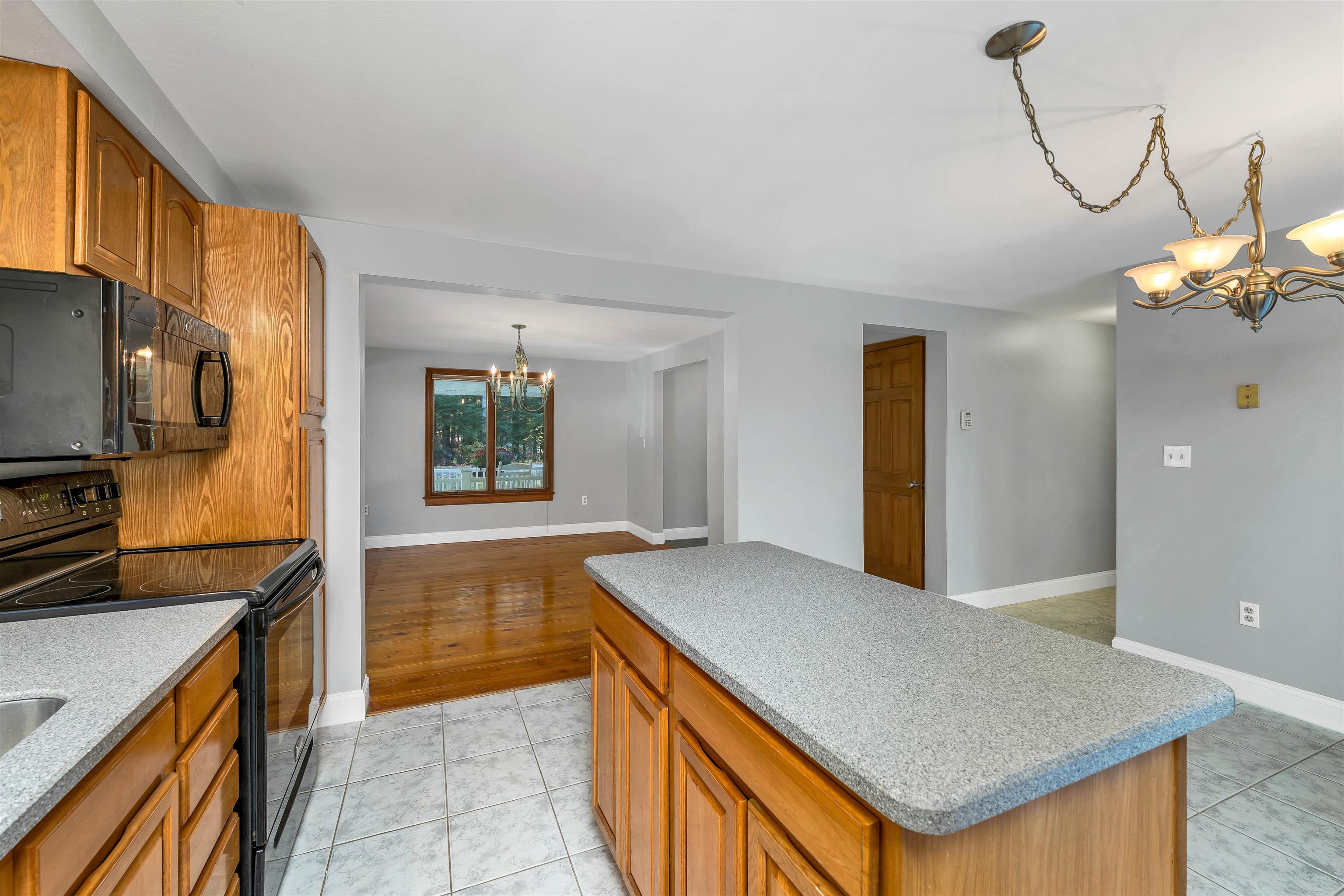 10 Colman Path Merrimack, NH 03054 - Photo 5 of 52