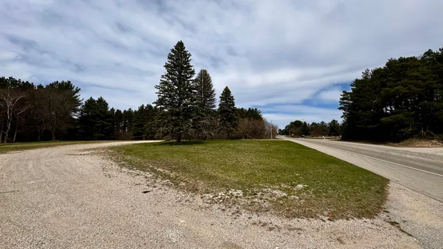$399,000 | 8072 South Mackinaw Trail, Cadillac, MI 49601