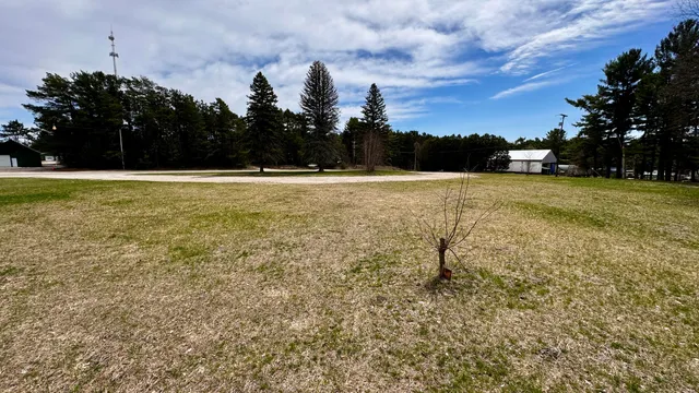 $399,000 | 8072 South Mackinaw Trail, Cadillac, MI 49601