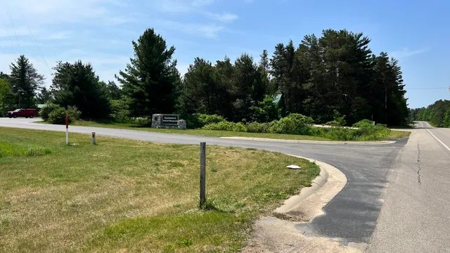 $399,000 | 8072 South Mackinaw Trail, Cadillac, MI 49601