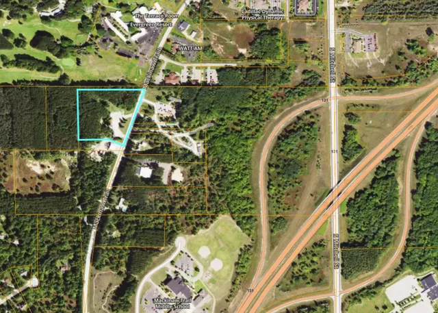 $399,000 | 8072 South Mackinaw Trail, Cadillac, MI 49601