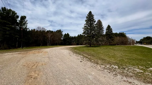 $399,000 | 8072 South Mackinaw Trail, Cadillac, MI 49601