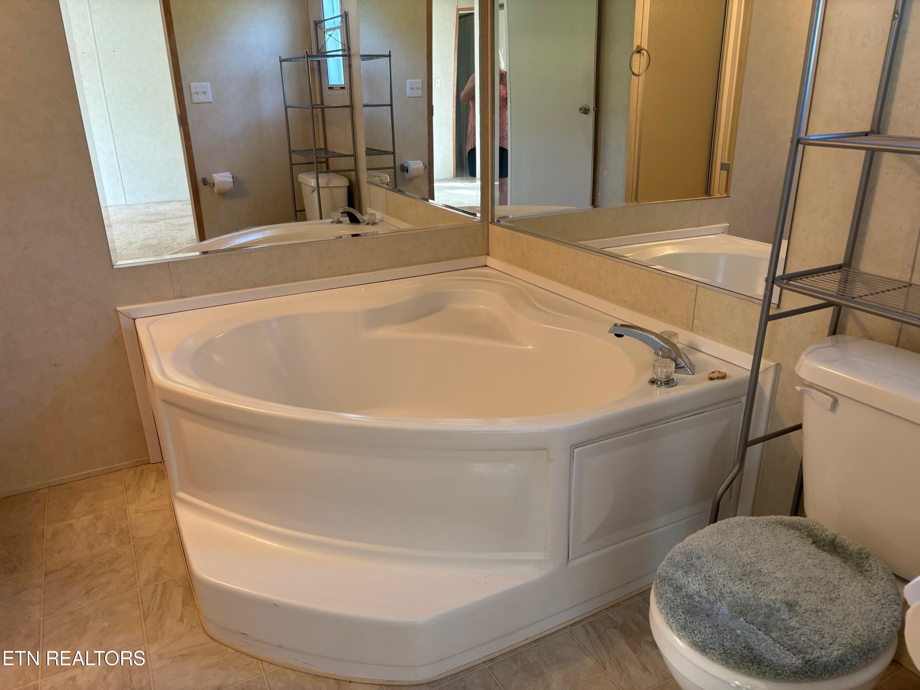 520 Murphy Road Maryville, TN 37801 - Photo 18 of 36 Tub