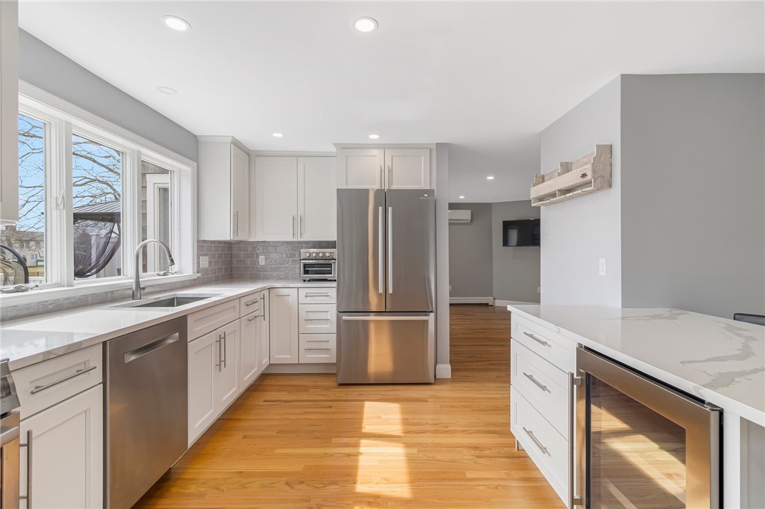 53 River Run Middletown, RI 02842 - Photo 7 of 33