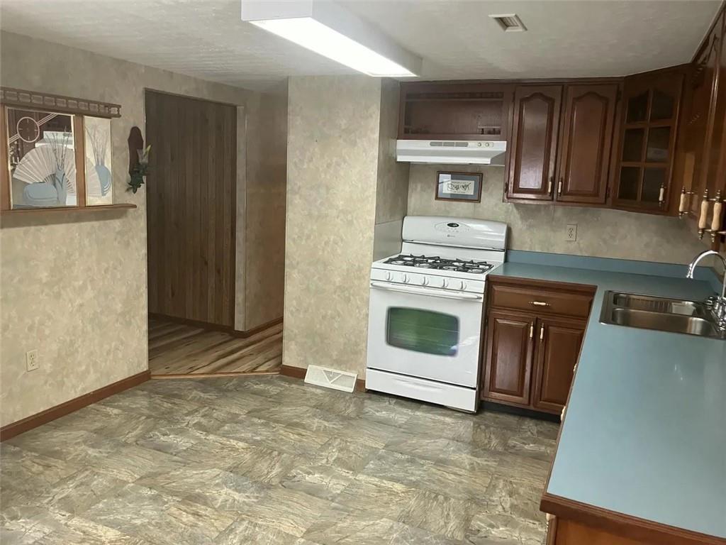 216 Bryson Mill Road New Castle, PA 16102 - Photo 6 of 39