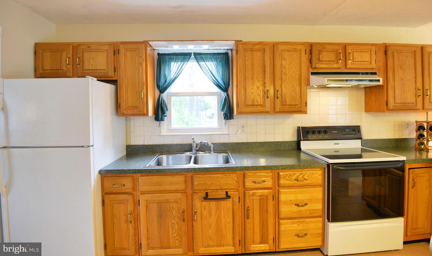 506 Oak Road Pasadena, MD 21122 - Photo 22 of 29 Kitchen