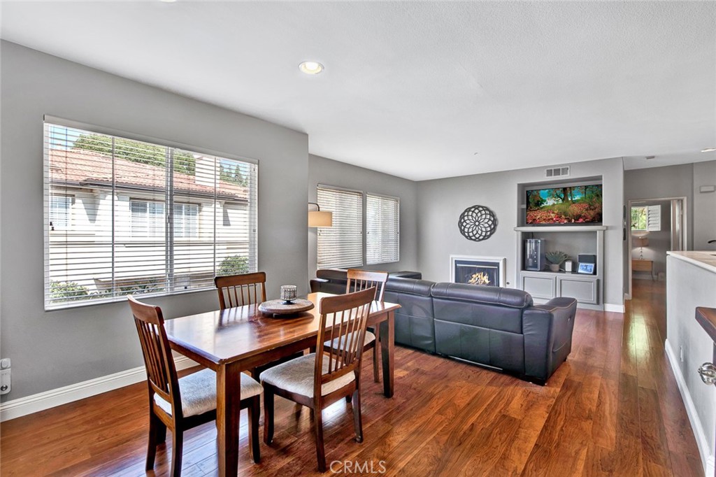 9 Darlington Irvine, CA 92620 - Photo 4 of 21 a living room with furniture and a table