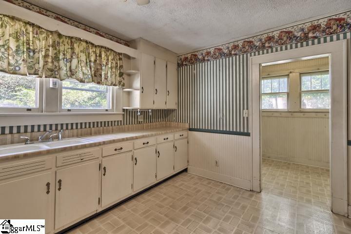 1117 Locust Hill Road Greer, SC 29651 - Photo 5 of 16