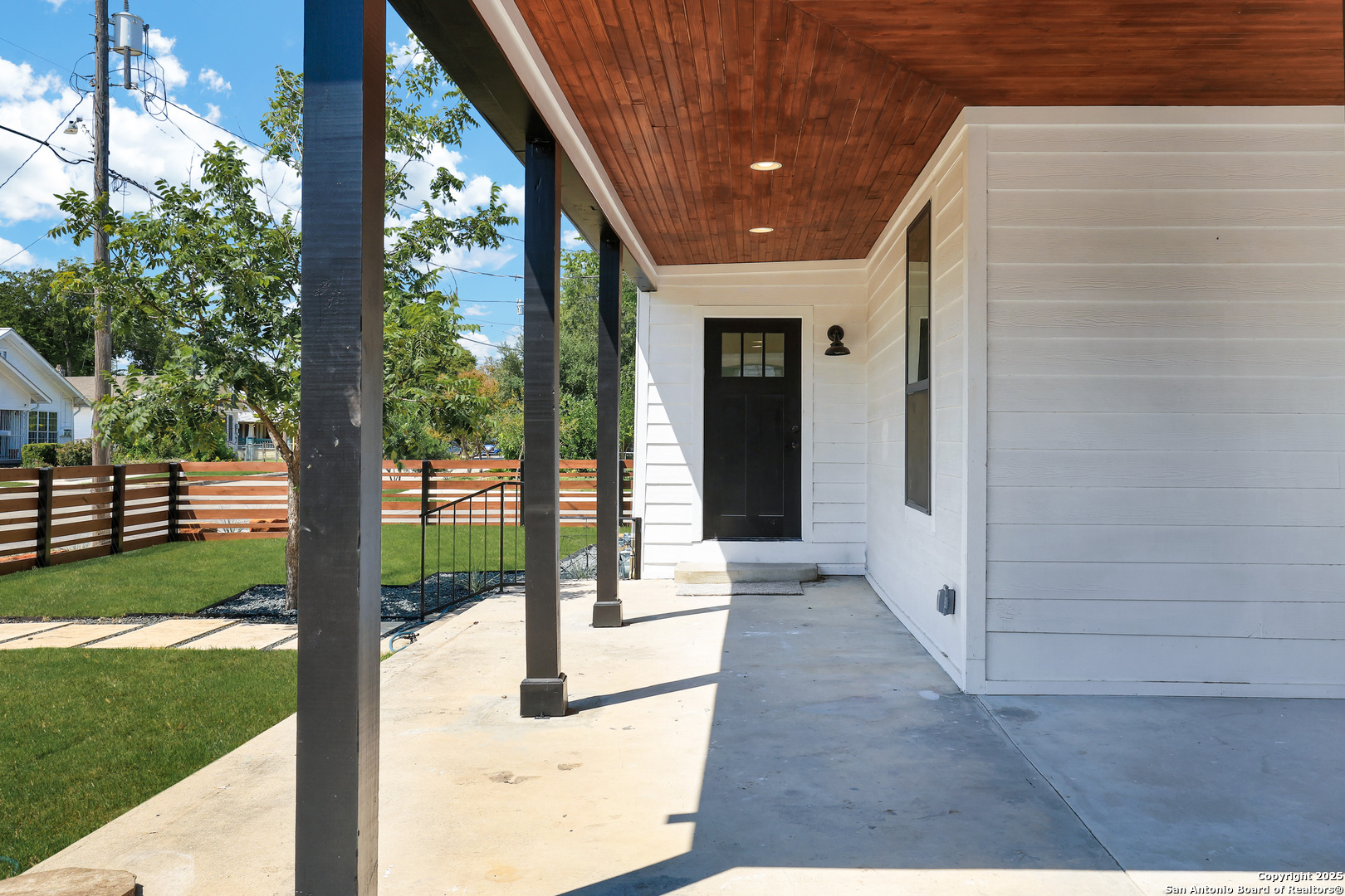 2425 Monterey Street San Antonio, TX 78207 - Photo 6 of 35 a view of a porch