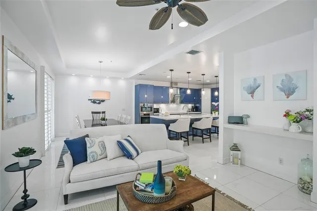 $1,880,000 | 347 Oak Street, Unit B1, Hollywood, FL 33019