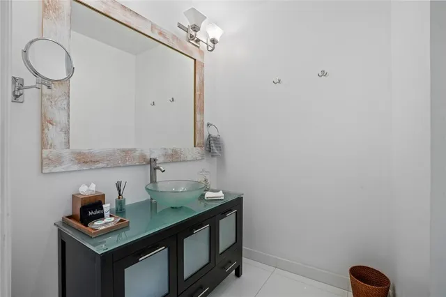 $1,880,000 | 347 Oak Street, Unit B1, Hollywood, FL 33019