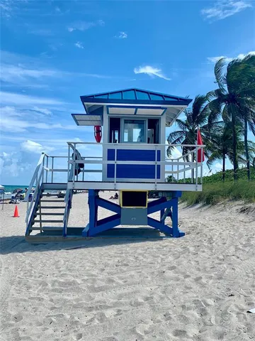 $1,880,000 | 347 Oak Street, Unit B1, Hollywood, FL 33019