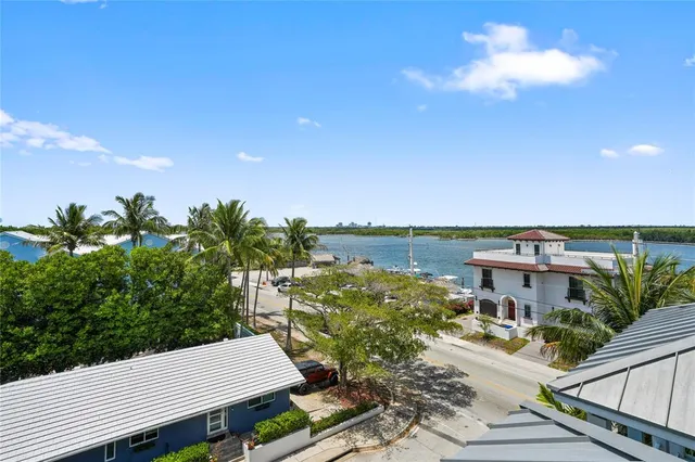 $1,880,000 | 347 Oak Street, Unit B1, Hollywood, FL 33019