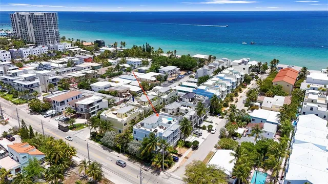 $1,880,000 | 347 Oak Street, Unit B1, Hollywood, FL 33019