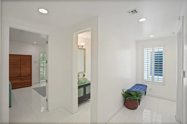 $1,880,000 | 347 Oak Street, Unit B1, Hollywood, FL 33019