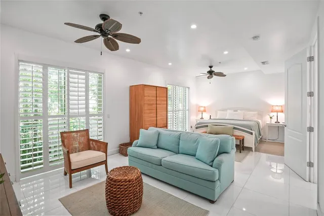 $1,880,000 | 347 Oak Street, Unit B1, Hollywood, FL 33019