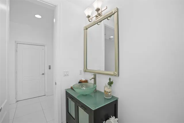 $1,880,000 | 347 Oak Street, Unit B1, Hollywood, FL 33019