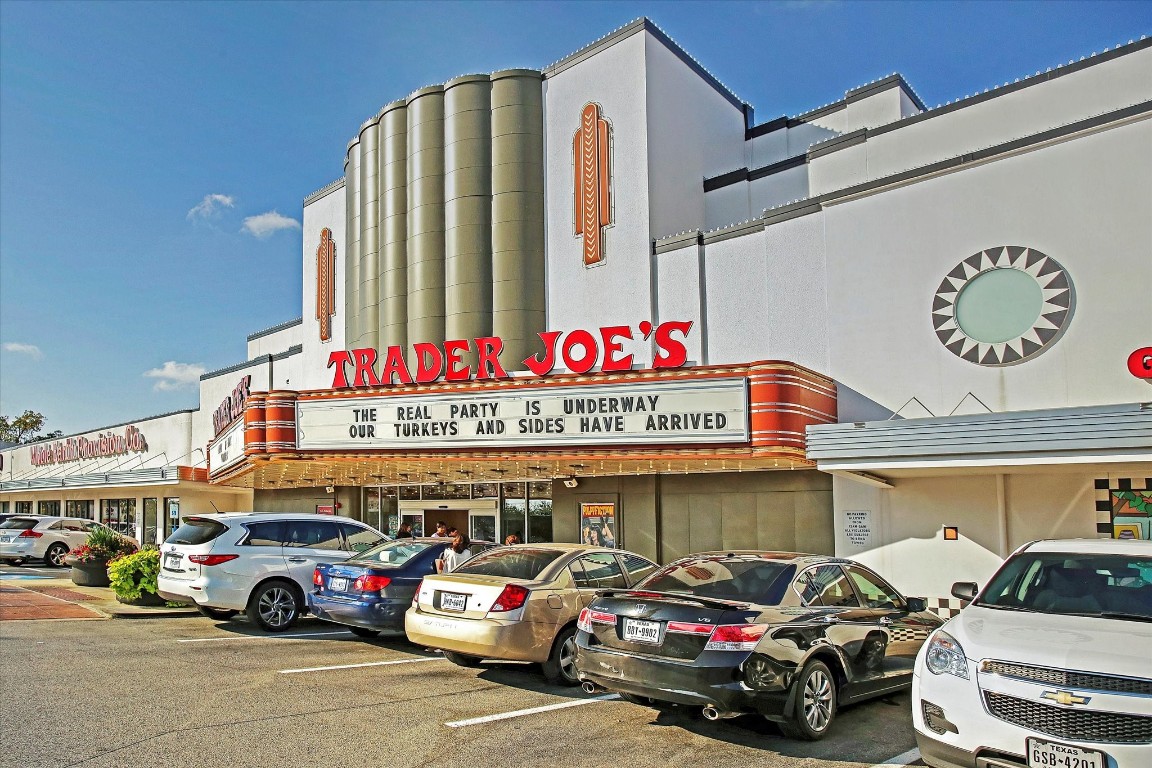 2630 Persa Street Houston, TX 77098 - Photo 3 of 7 Inner city location with access to great retail.