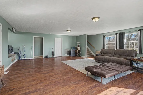 $299,900 | 4016 Bentle Drive, Westmoreland, TN 37186