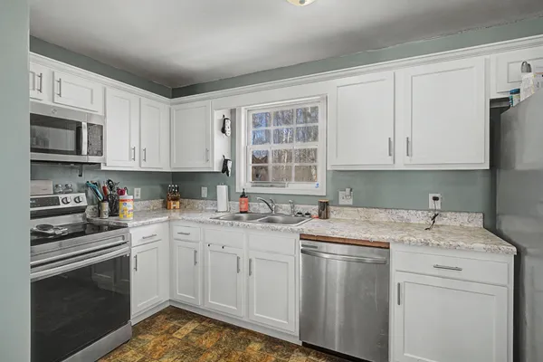 $299,900 | 4016 Bentle Drive, Westmoreland, TN 37186