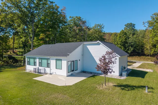 $649,500 | 9444 Stonebridge Drive, Unit 12, Stanwood, MI 49346