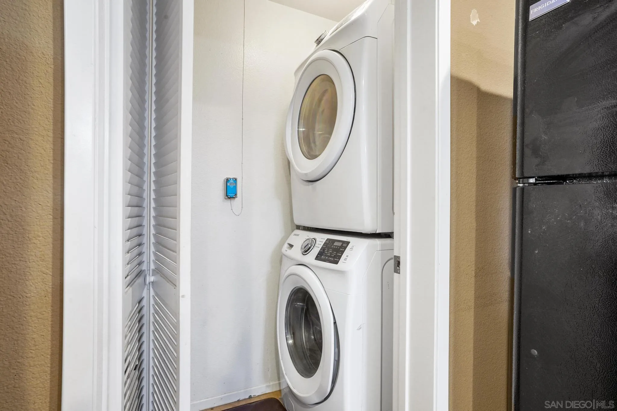 1853 Rue Bienville Place, Unit 833 Chula Vista, CA 91913 - Photo 13 of 23 a utility room with dryer and washer
