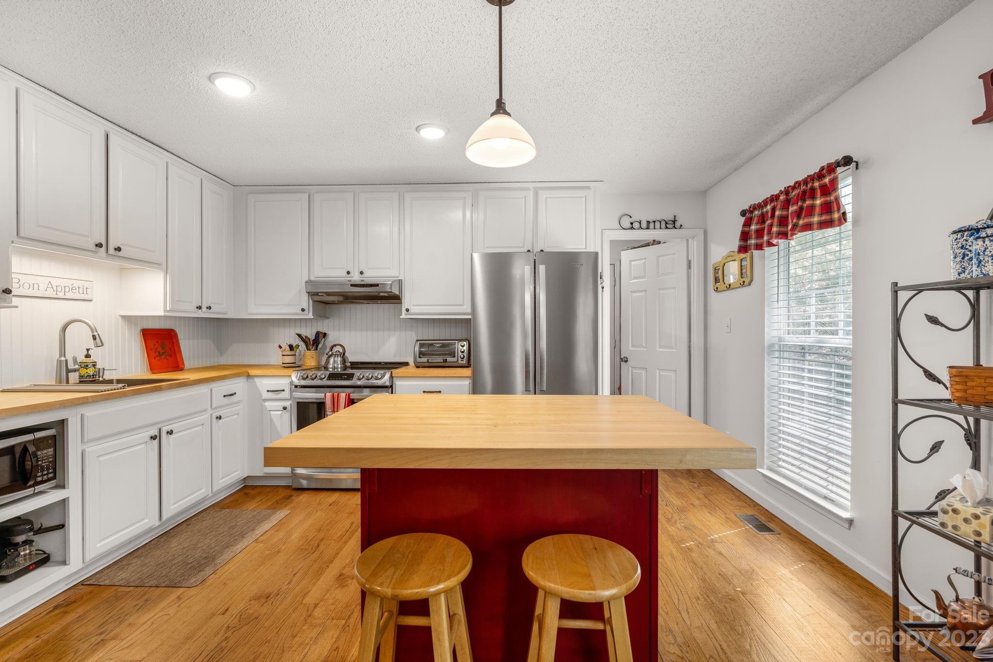 92 Harrison Hill Road Swannanoa, NC 28778 - Photo 4 of 33 Gallery Image 4