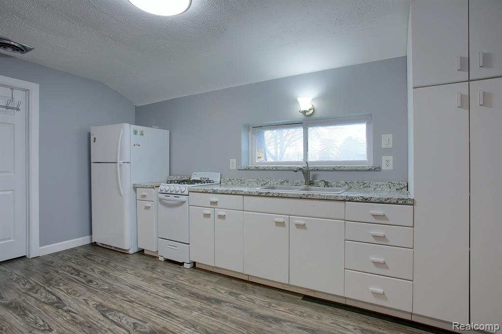46070 Edgewater Street Chesterfield, MI 48047 - Photo 39 of 65