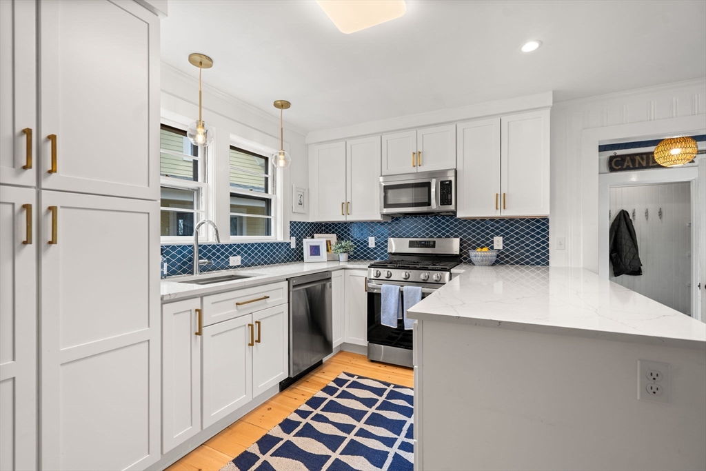 63 Green Street Marblehead, MA 01945 - Photo 13 of 33