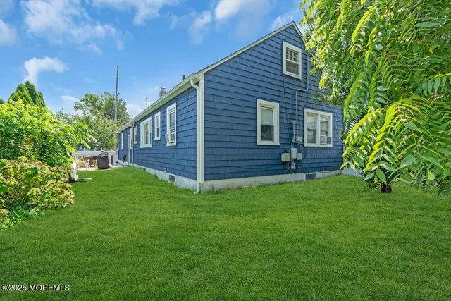 a view of a house with a backyard
