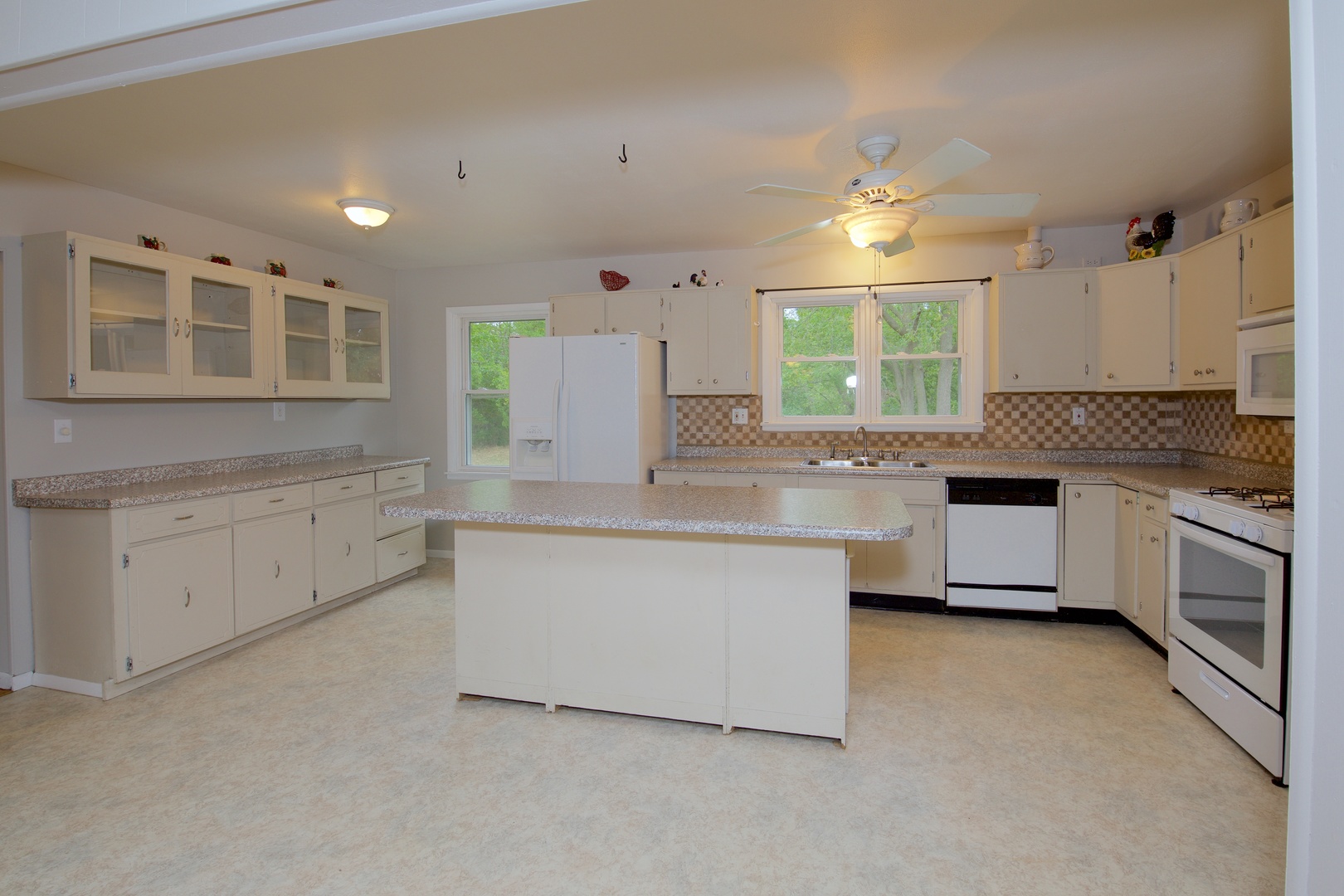 3076 East 1929th Road Ottawa, IL 61350 - Photo 3 of 24