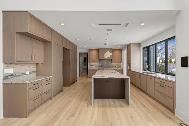 $2,250,000 | Undisclosed Address, Glenview, IL 60025