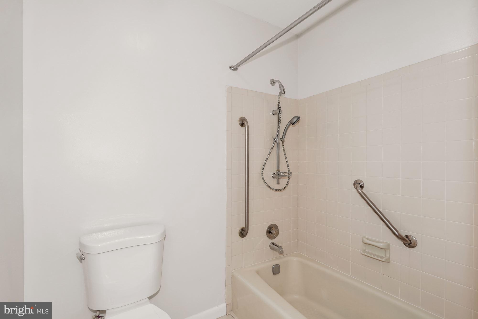 2005 Sarazen Place Reston, VA 20191 - Photo 22 of 35 Master Bath