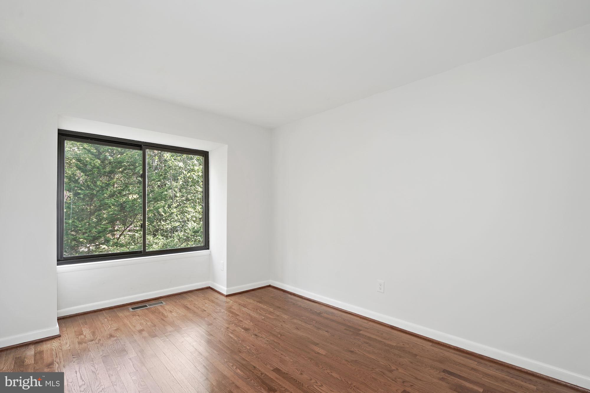 2005 Sarazen Place Reston, VA 20191 - Photo 26 of 35 Third Bedroom