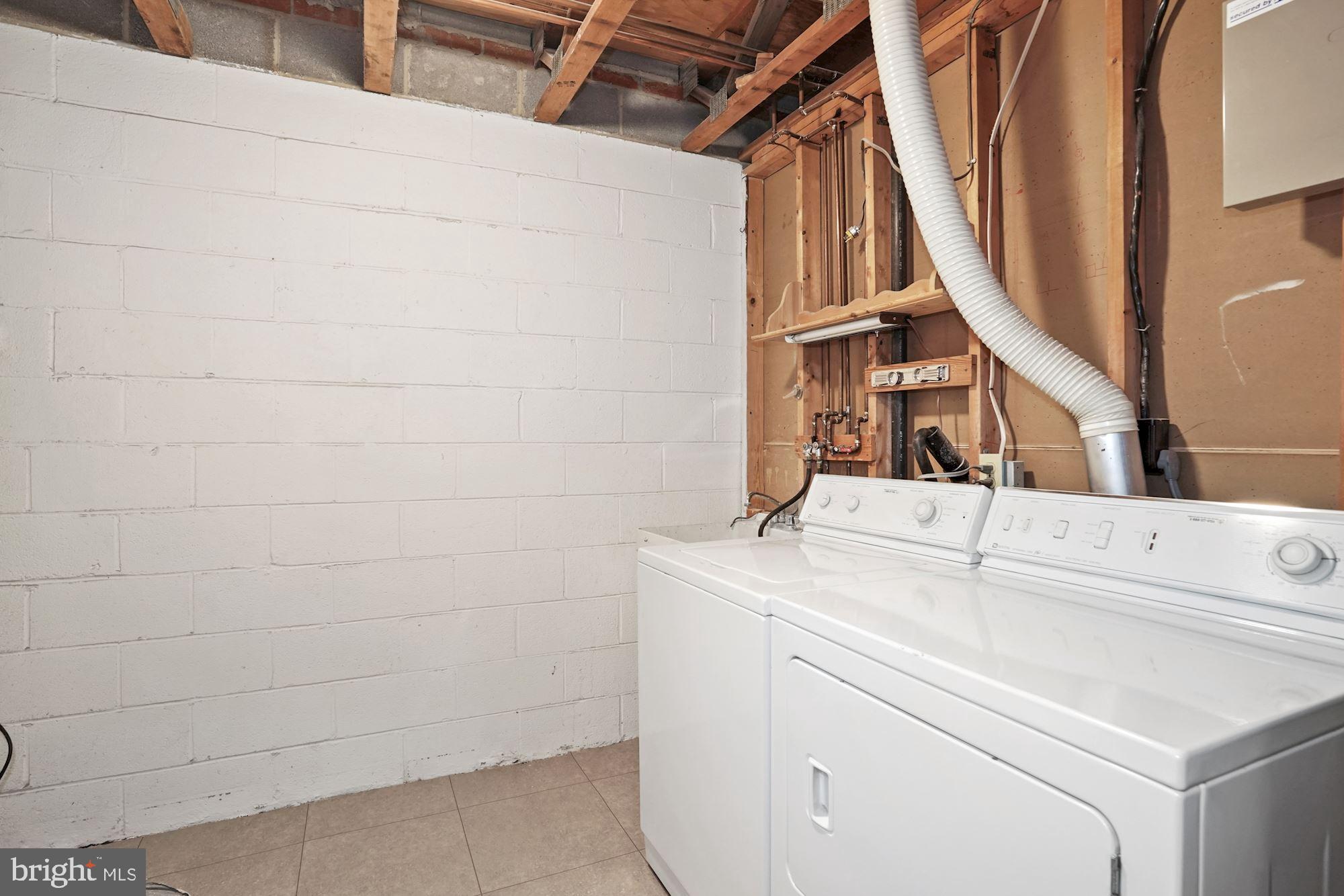 2005 Sarazen Place Reston, VA 20191 - Photo 31 of 35 Laundry Room