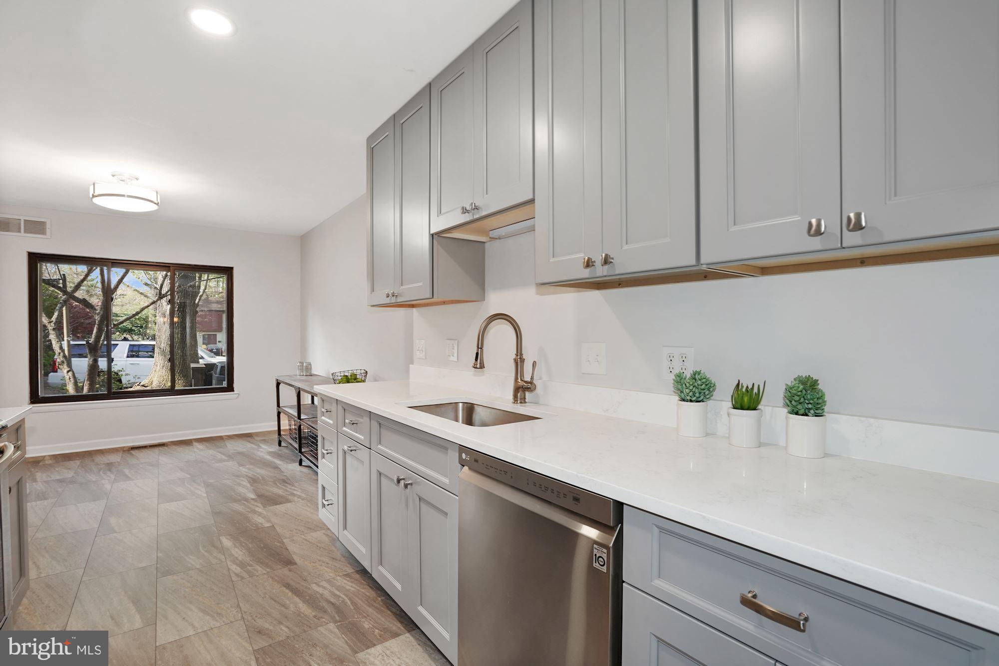 2005 Sarazen Place Reston, VA 20191 - Photo 5 of 35 Quartz Counters