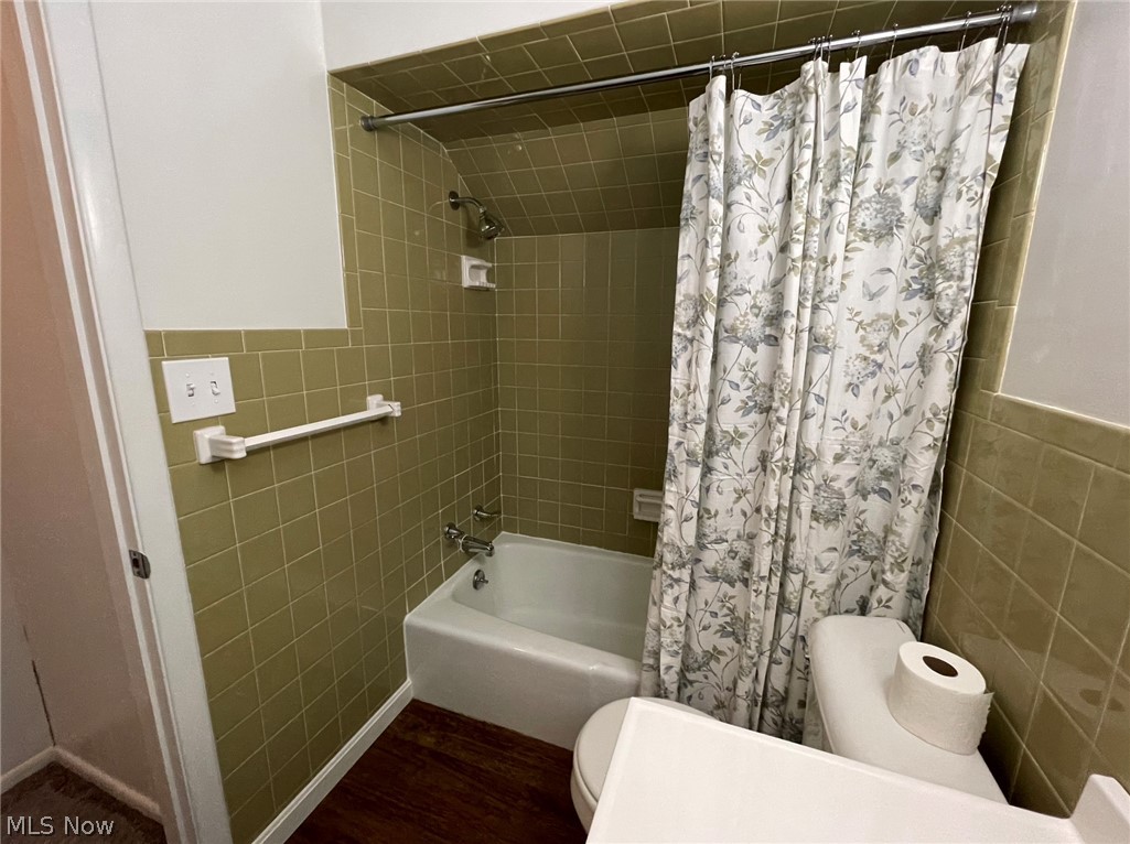 914 Cambridge Road Coshocton, OH 43812 - Photo 17 of 29 Bathroom