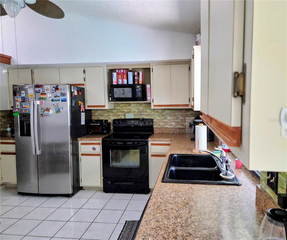 8026 Victoria Way Weeki Wachee, FL 34613 - Photo 4 of 18