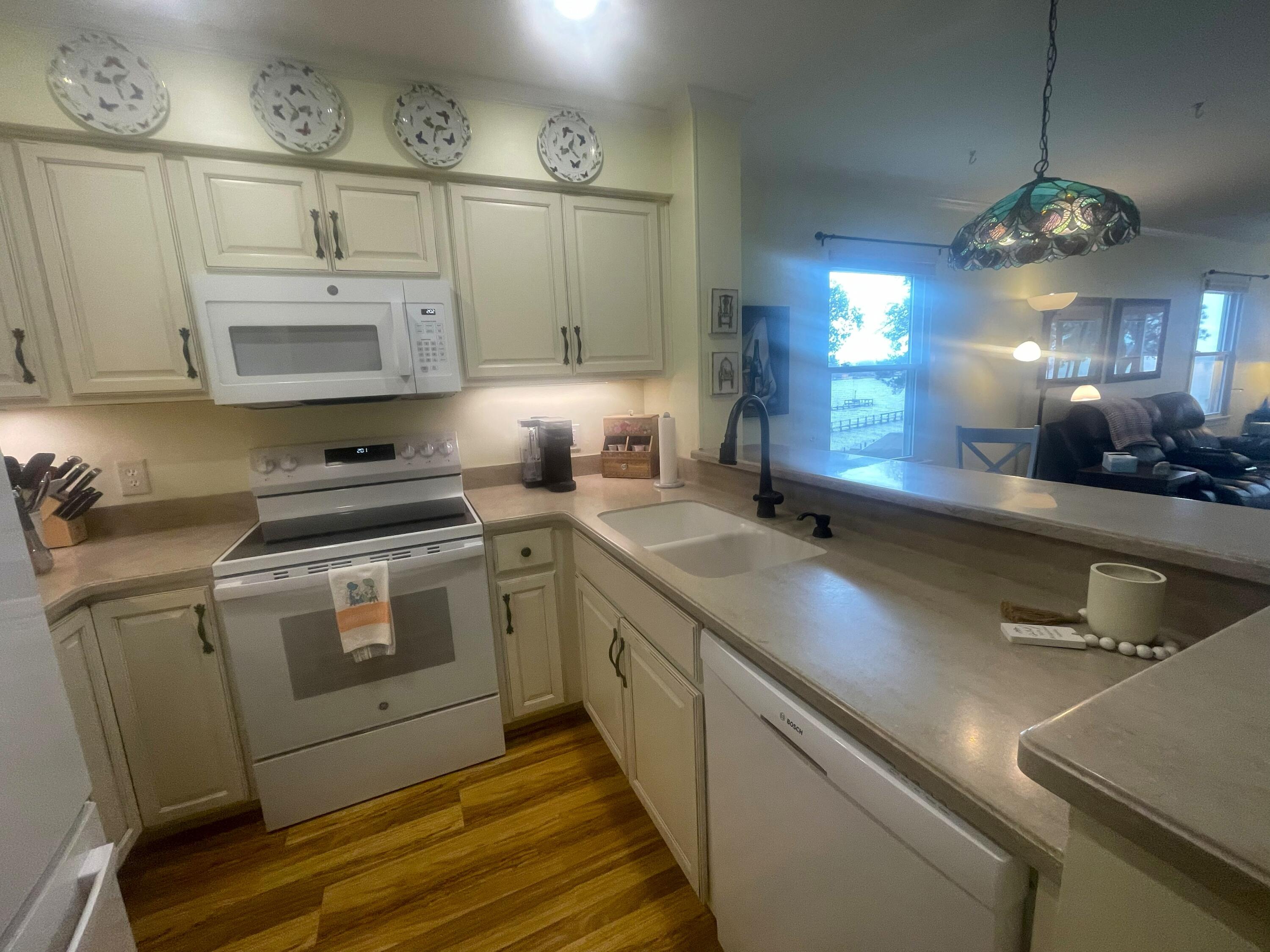 5206 Cypress Pointe, Unit D206 Manning, SC 29102 - Photo 15 of 40 Kitchen