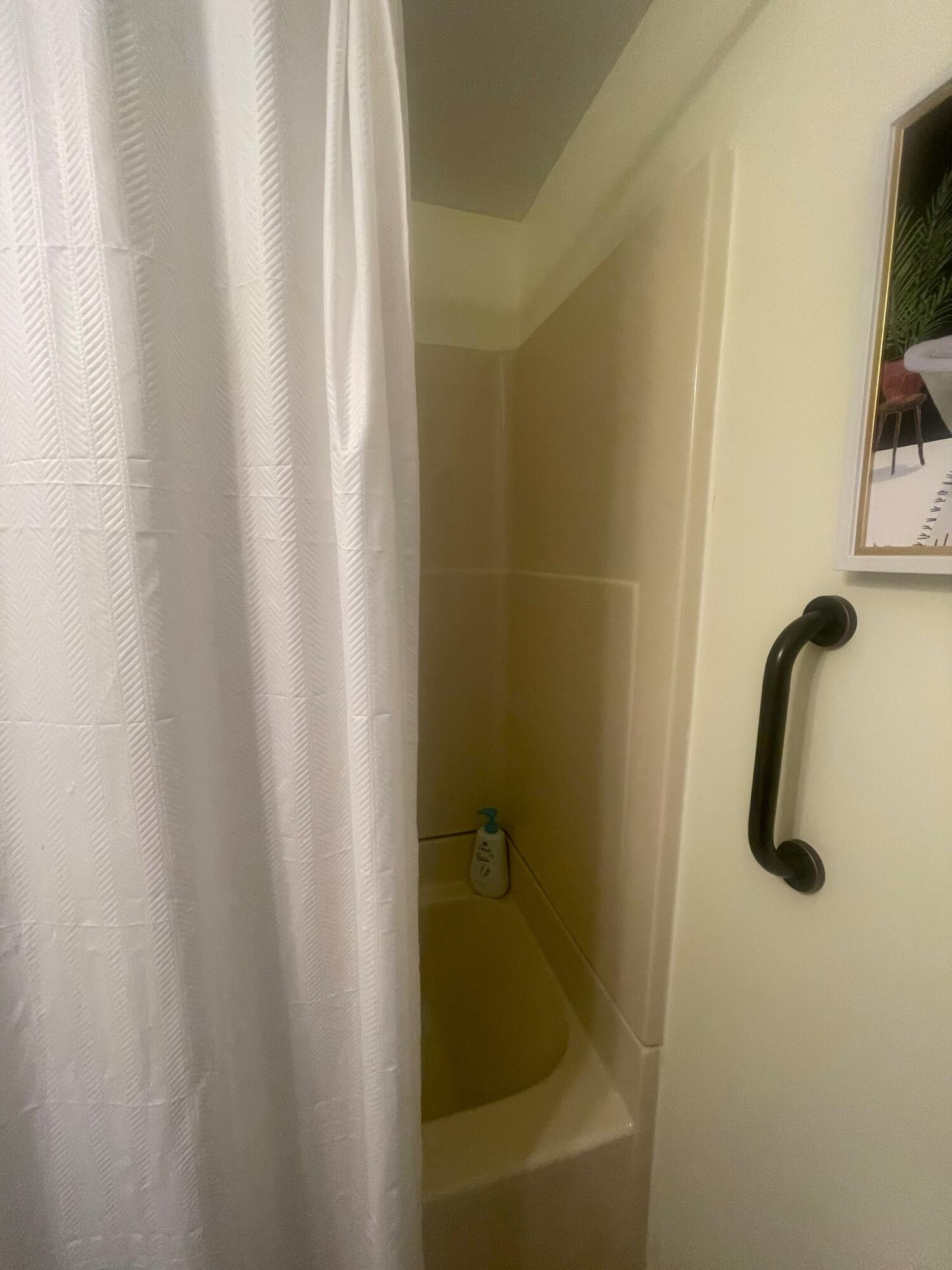 5206 Cypress Pointe, Unit D206 Manning, SC 29102 - Photo 25 of 40 Owners Bath