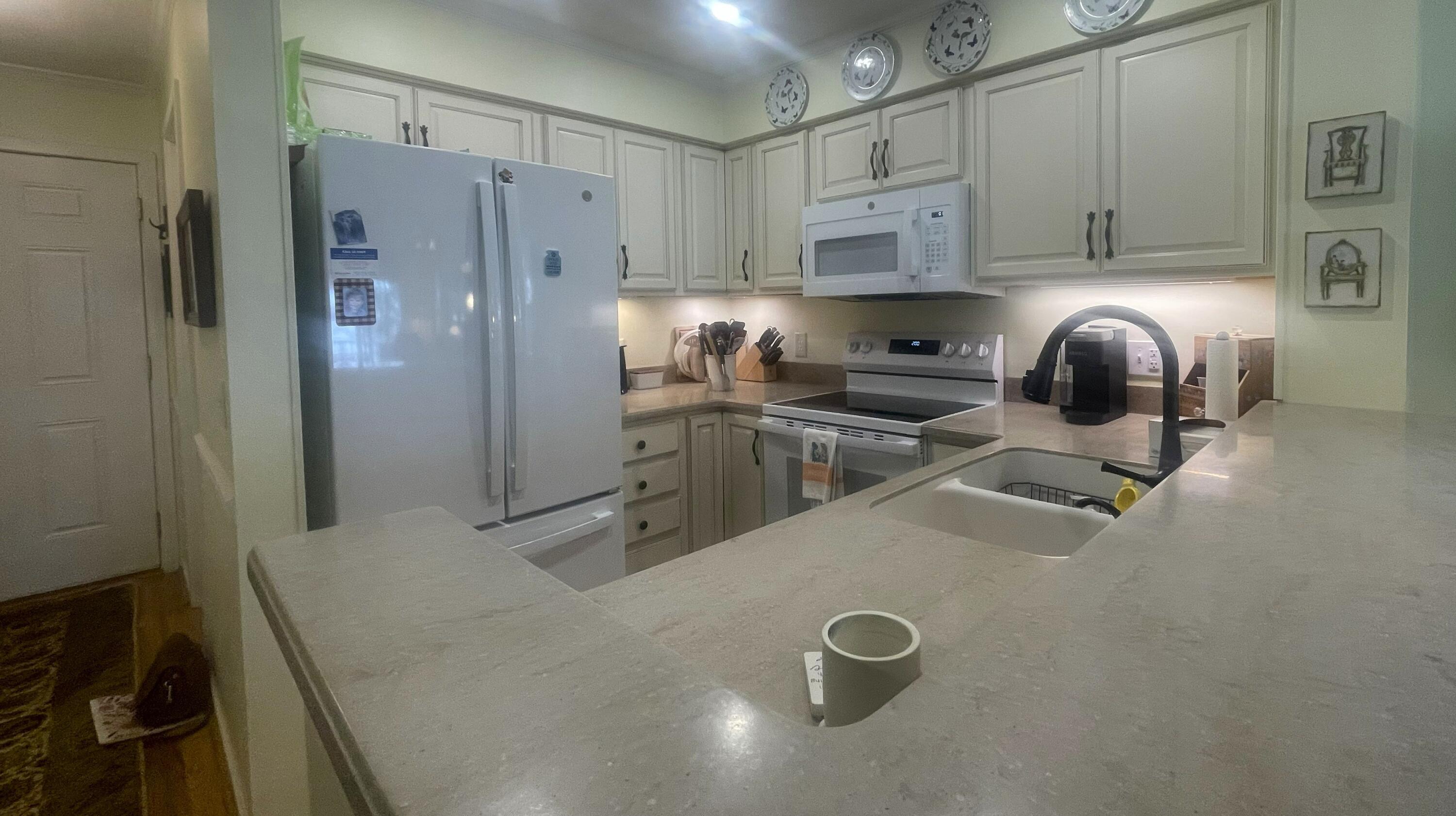 5206 Cypress Pointe, Unit D206 Manning, SC 29102 - Photo 10 of 40 Kitchen