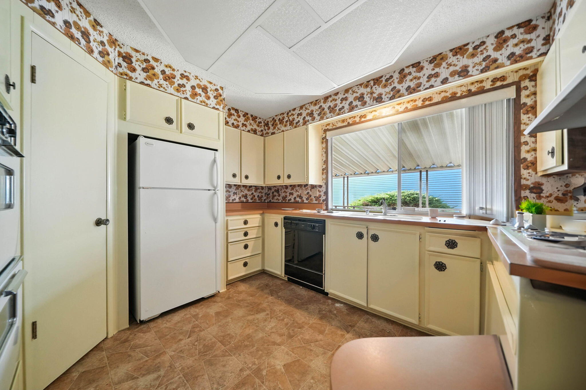 Undisclosed Address Redding, CA 96002 - Photo 11 of 34 a kitchen with cabinets oven and a dishwasher