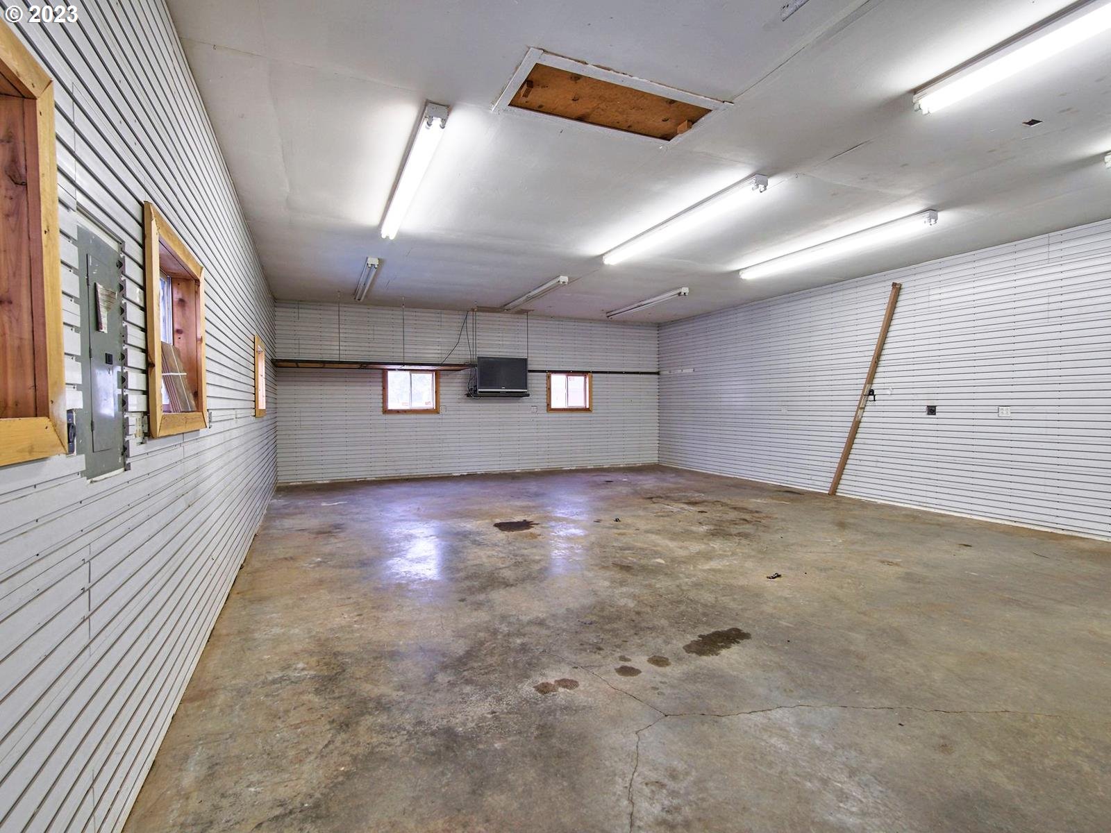 34385 Northeast Sunset Loop Scappoose, OR 97056 - Photo 30 of 42 an empty room with windows