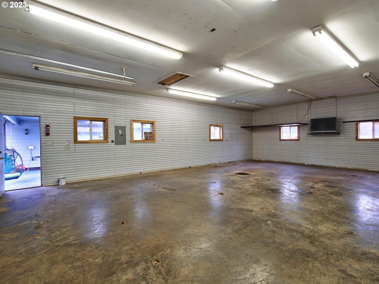 34385 Northeast Sunset Loop Scappoose, OR 97056 - Photo 31 of 42 a view of an empty room