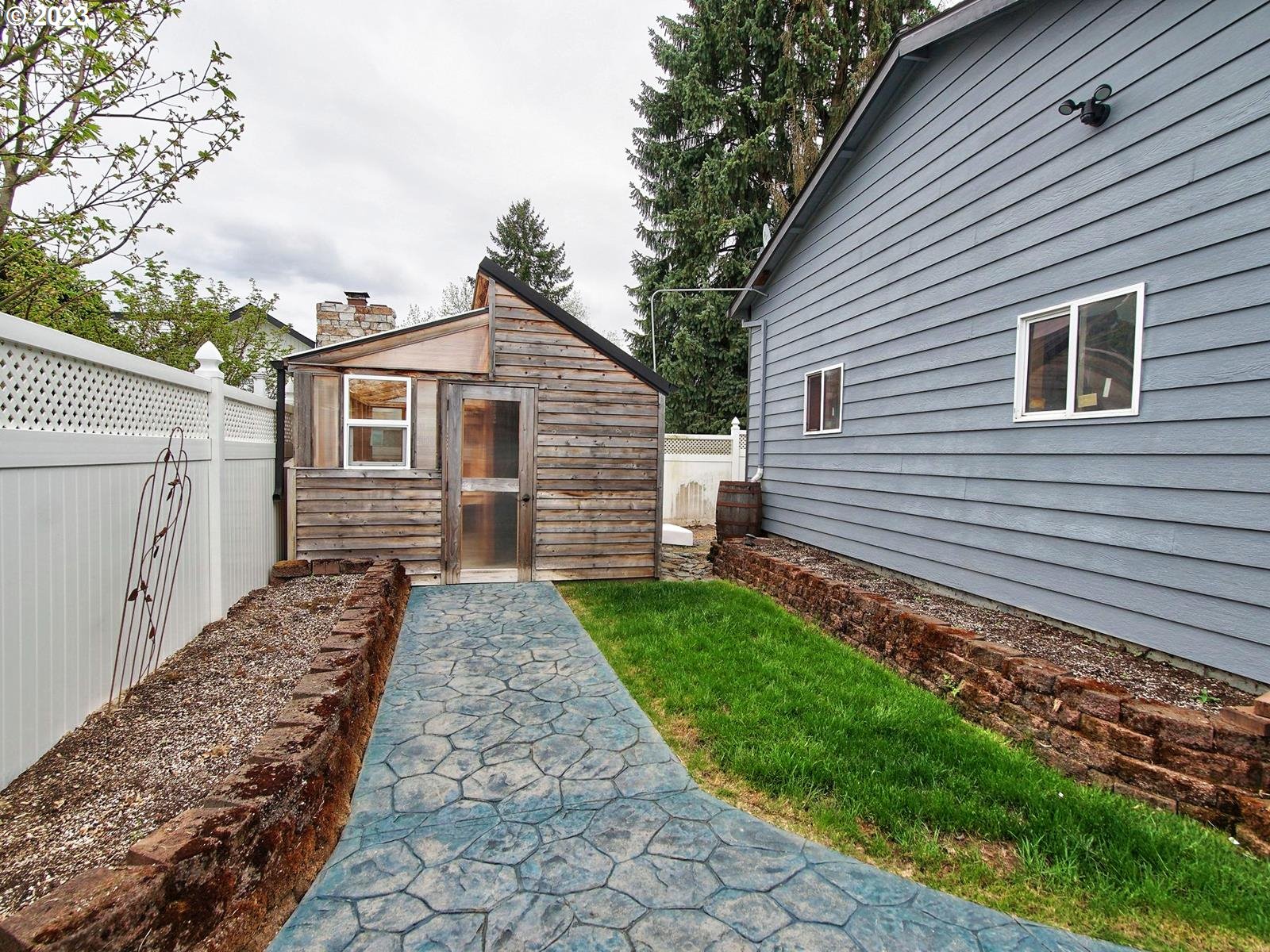 34385 Northeast Sunset Loop Scappoose, OR 97056 - Photo 38 of 42 a front view of a house with garden