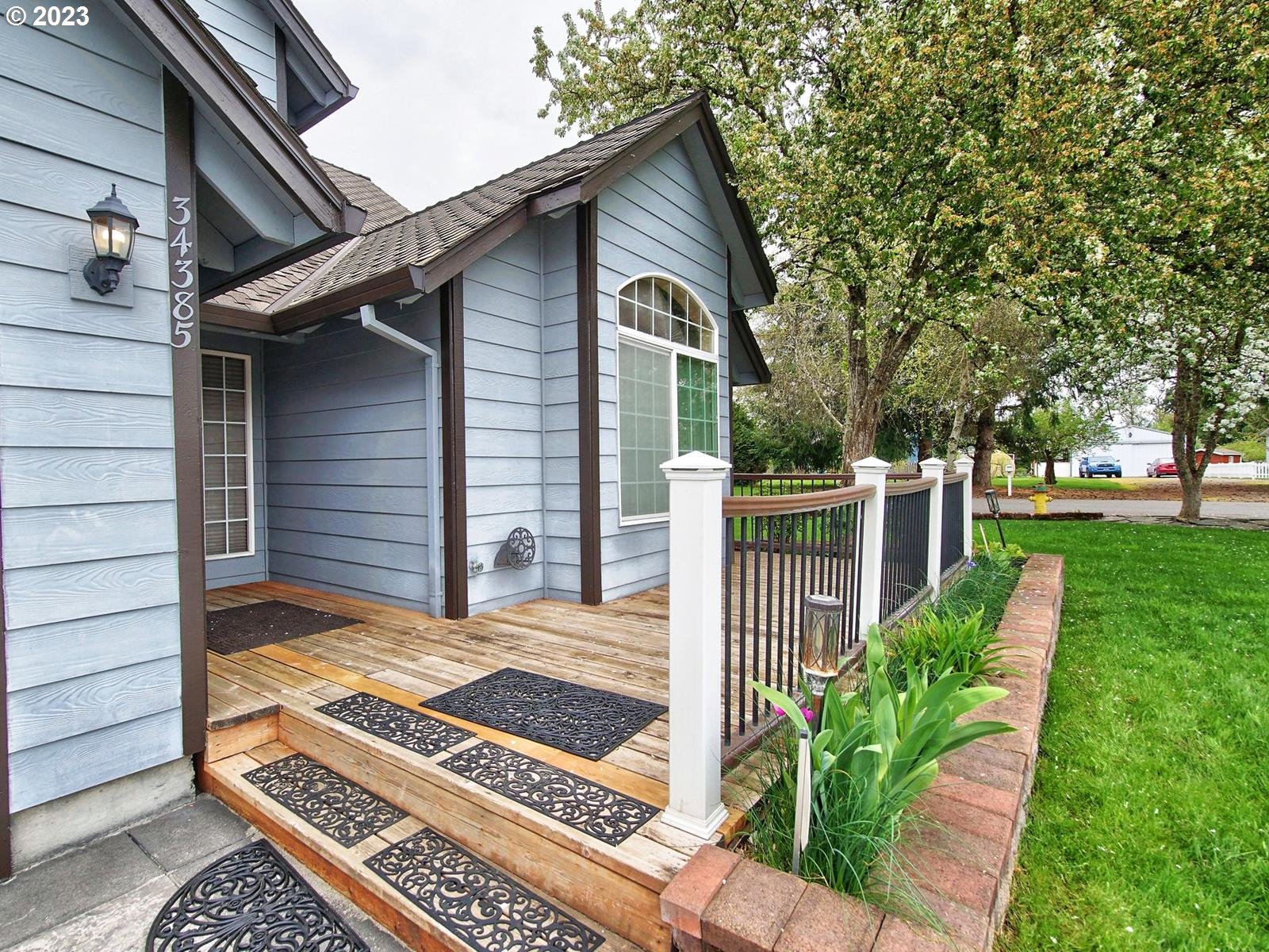 34385 Northeast Sunset Loop Scappoose, OR 97056 - Photo 42 of 42 a front view of a house with garden