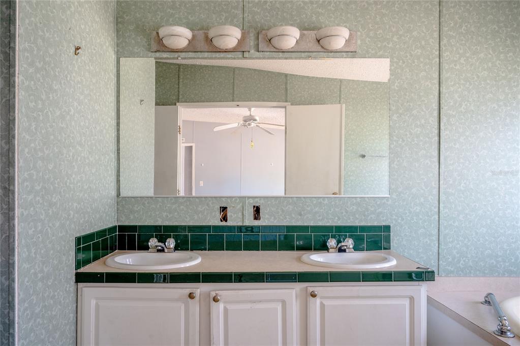 8 13th Street Southeast Steinhatchee, FL 32359 - Photo 12 of 29