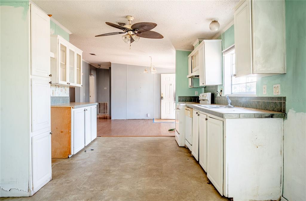 8 13th Street Southeast Steinhatchee, FL 32359 - Photo 7 of 29