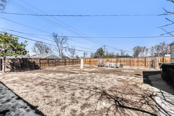 a view of back yard of the house
