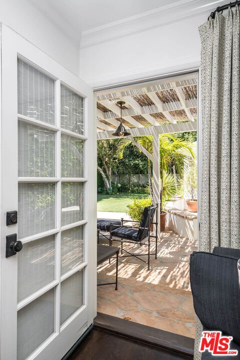 2755 McConnell Drive Los Angeles, CA 90064 - Photo 22 of 47 a living room with a large window and a couch